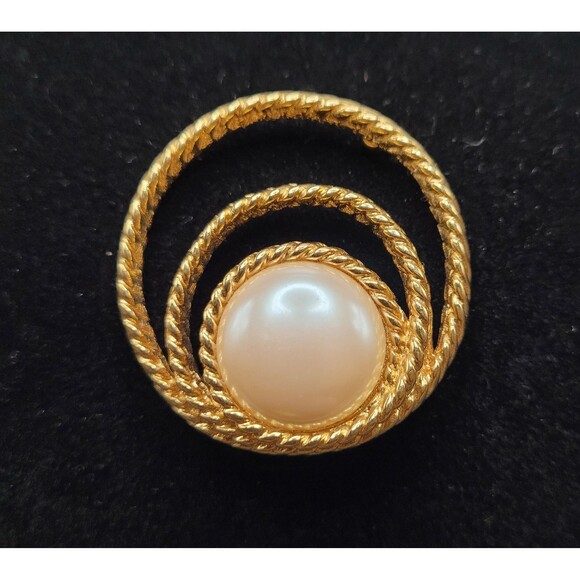 Monet Gold Toned Concentric Circle Pin with Large Pearl Stone - Picture 1 of 3